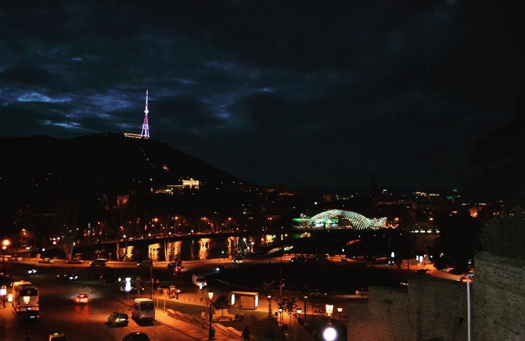 Tiflis Metekhi Hotel Exterior photo